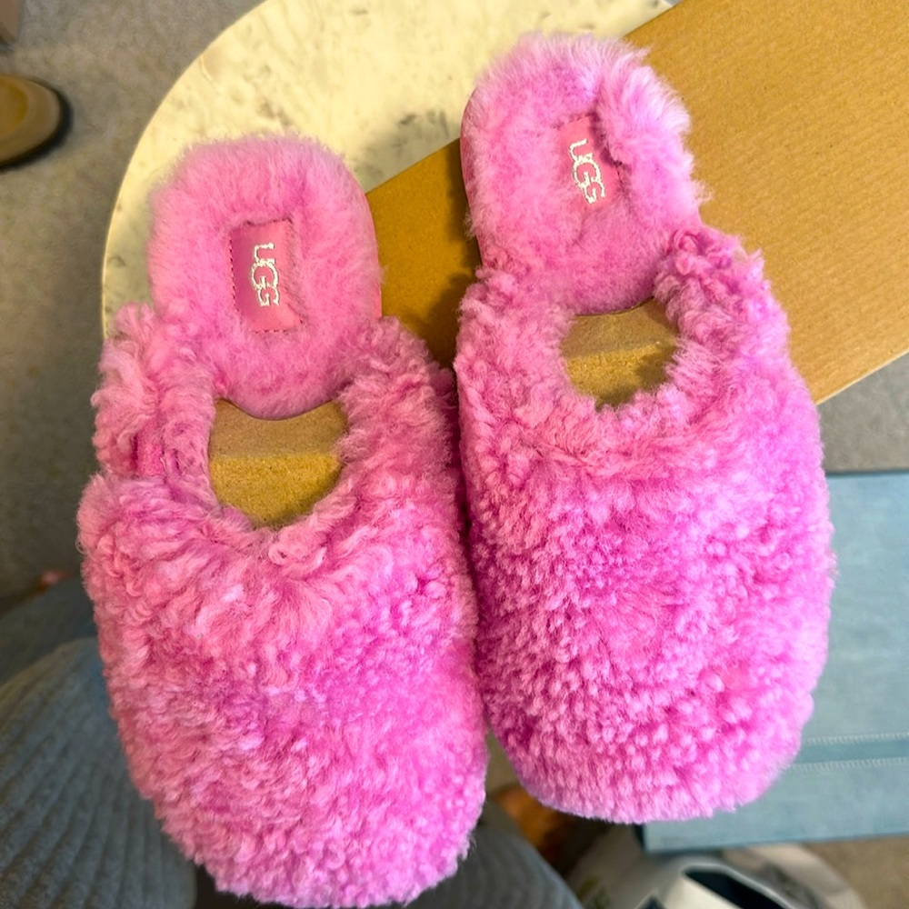 NWT Ugg Maxy Curly slide